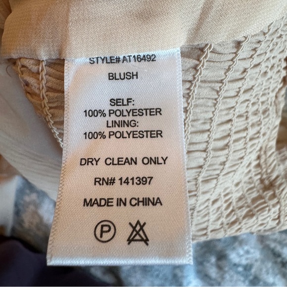 ASTR The Label Puff Sleeve Square Neck Top Sz M Blush Smocked Coquette Romantic - Picture 13 of 16